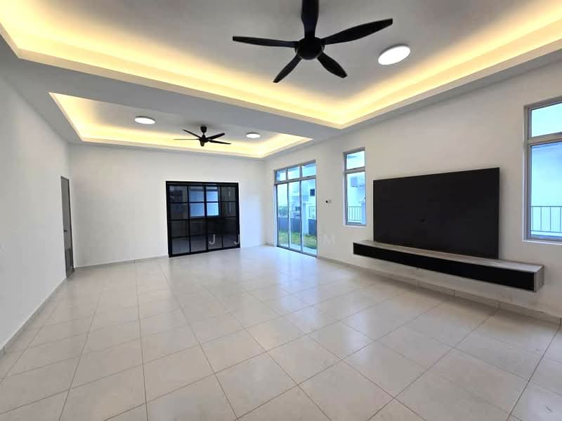 Taman Pulai Mutiara @ 2 storey cluster house untuk Untuk Disewa - RM 2,500 /bulan, Apr 2026 - Living Room - PropertyGuru.com.my
