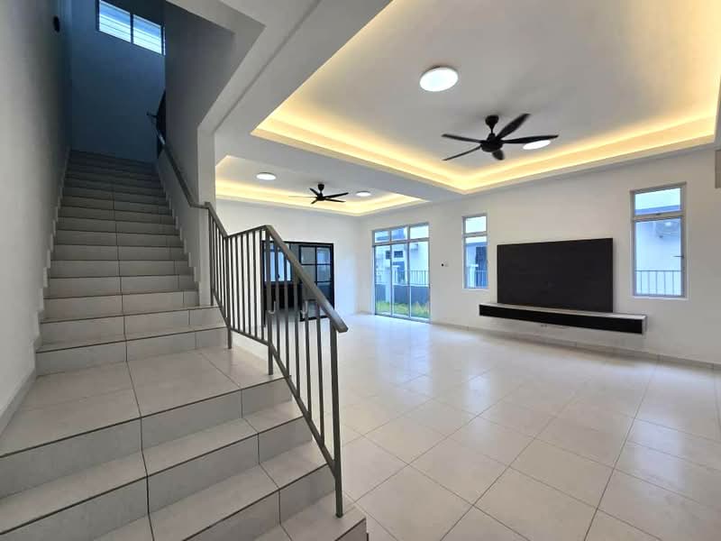 Taman Pulai Mutiara @ 2 storey cluster house untuk Untuk Disewa - RM 2,500 /bulan, Apr 2026 - Living Room - PropertyGuru.com.my
