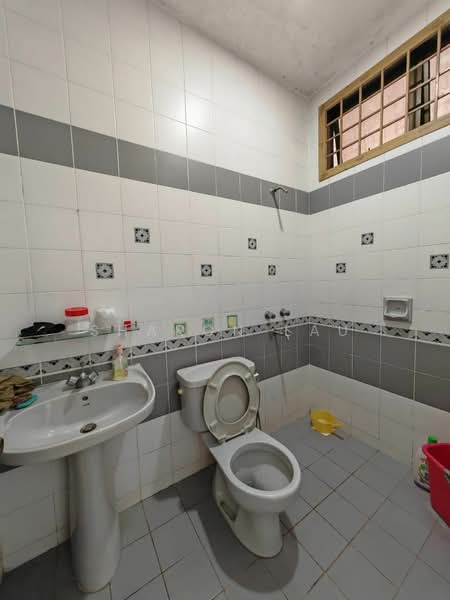 Taman Suria untuk Untuk Disewa - RM 2,500 /bulan, Apr 2026 - Bathroom - PropertyGuru.com.my