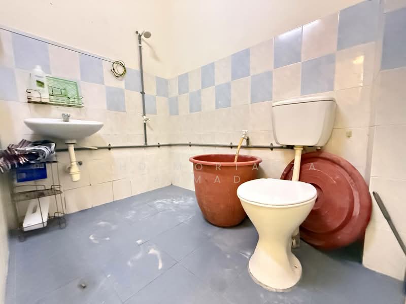 2-storey Terraced House for Sale in Taman Bukit Semenyih (Semenyih) - Mohd Mortadza Ahmad - Bathroom - PropertyGuru.com.my