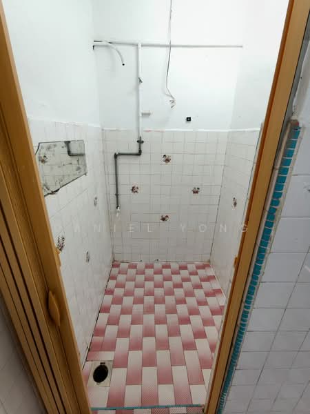 Rumah Teres 2 Tingkat untuk Dijual di Taman Megah Ria (Masai) - Daniel Yong - Bathroom - PropertyGuru.com.my