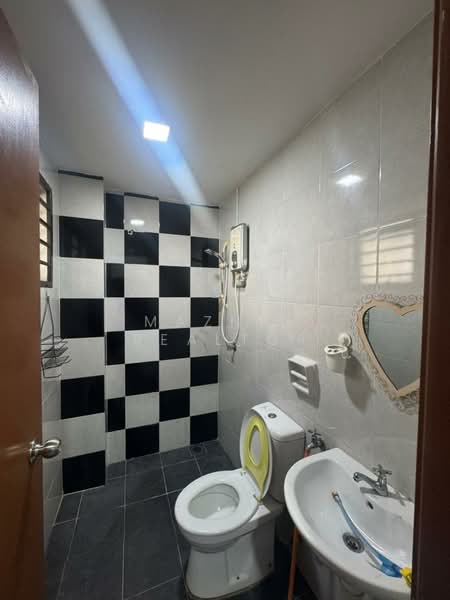 2-storey Terraced House for Rent in Saujana KLIA (Dengkil) - Maznee Realtor - Bathroom - PropertyGuru.com.my