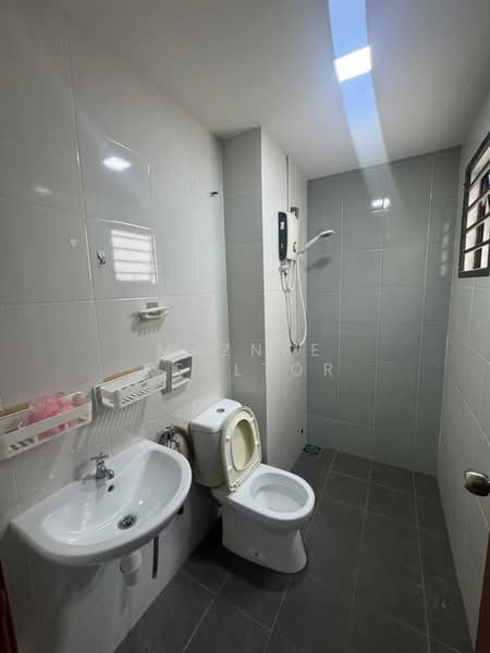 2-storey Terraced House for Rent in Saujana KLIA (Dengkil) - Maznee Realtor - Bathroom - PropertyGuru.com.my