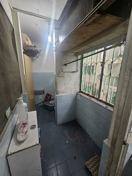 Flat for Sale at Flat Taman Ungku Tun Aminah - David Ong - Bathroom - PropertyGuru.com.my