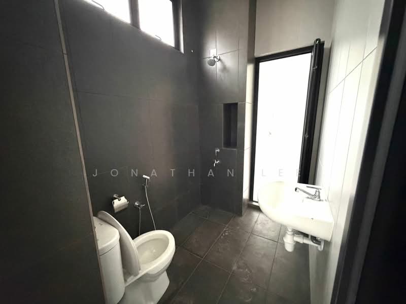 2-storey Terraced House for Sale in Taman Mount Austin (Tebrau) - Jonathan Lee - Bathroom - PropertyGuru.com.my