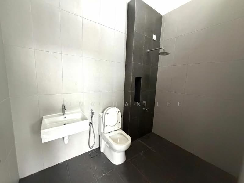 2-storey Terraced House for Sale in Taman Mount Austin (Tebrau) - Jonathan Lee - Bathroom - PropertyGuru.com.my
