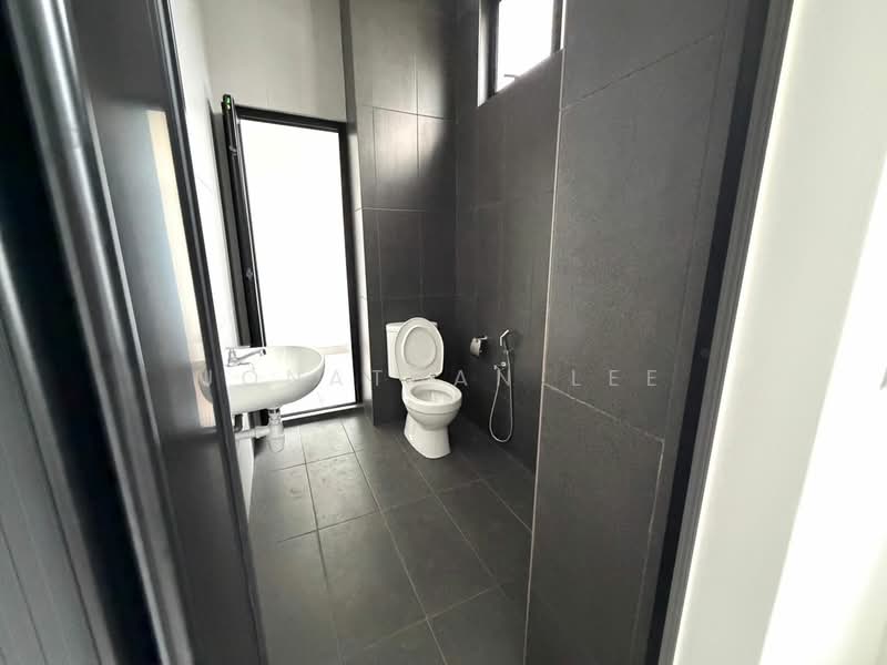 2-storey Terraced House for Sale in Taman Mount Austin (Tebrau) - Jonathan Lee - Bathroom - PropertyGuru.com.my