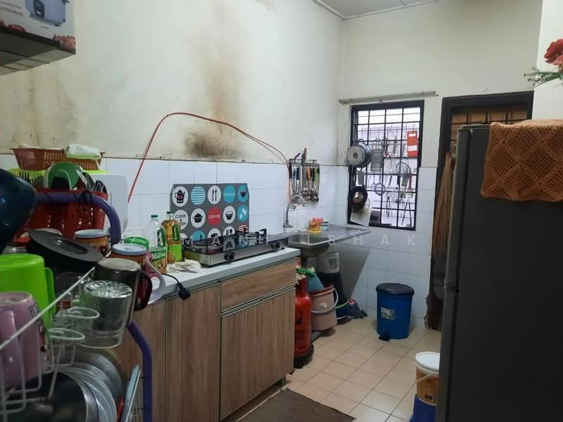 Terraced House for Sale in Taman Pinggiran Pedas (Pedas) - Zamani Ishak - Kitchen - PropertyGuru.com.my