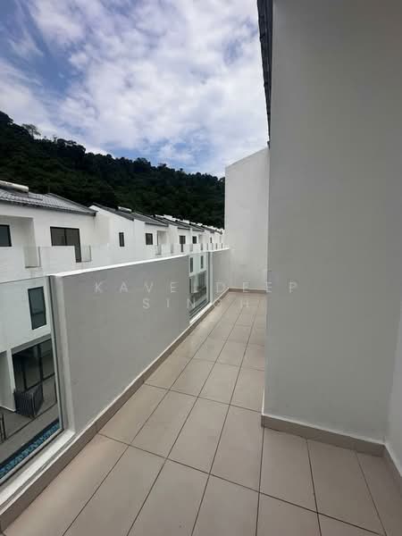 Terraced House for Rent in Damansara Perdana (Selangor) - Kaveldeep Singh - Balcony - PropertyGuru.com.my