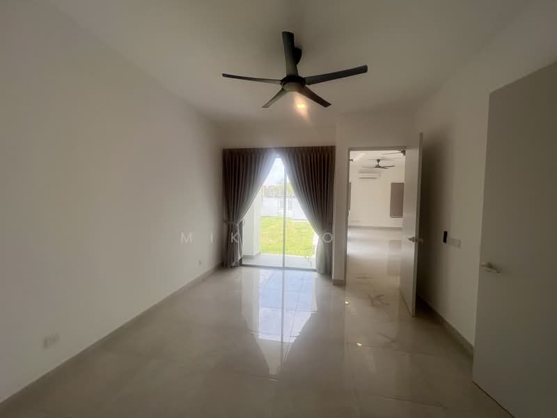 Rumah Teres 2 Tingkat untuk Disewa di Telok Panglima Garang (Selangor) - Miki You - Living Room - PropertyGuru.com.my