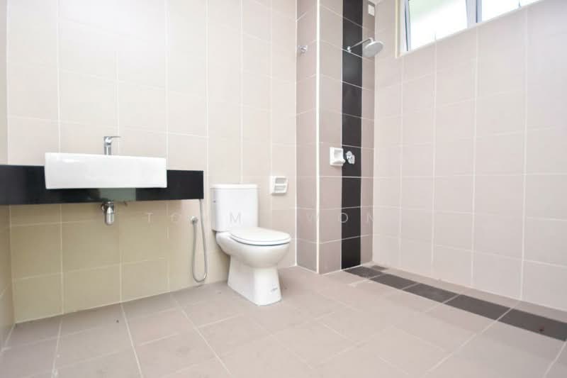 Terraced House for Sale in Taman Pinggiran Putra (Seri Kembangan) - Tommy Wong - Bathroom - PropertyGuru.com.my