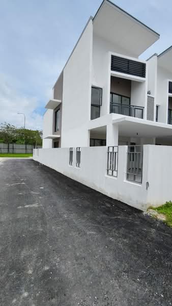 2-storey Terraced House for Rent in Telok Panglima Garang (Selangor) - Miki You - Exterior - PropertyGuru.com.my