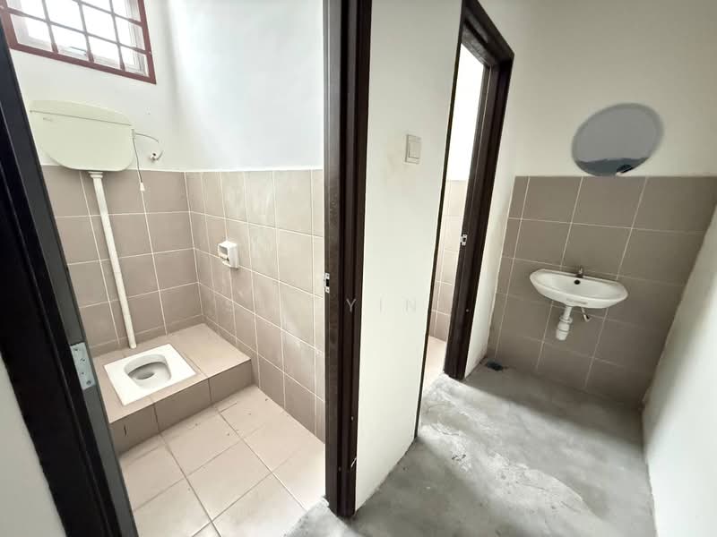 Kedai untuk Disewa di Kulai (Johor) - See Yin . - Bathroom - PropertyGuru.com.my