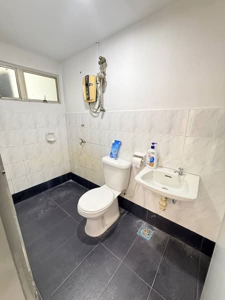 Condominium for Sale at Summer Park Townhouse @ Seri Alam - Marcus Tey - Bathroom - PropertyGuru.com.my