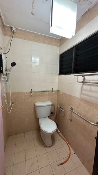 Ipoh tambun partial furnished 2 storey inter corner house for rent untuk Untuk Disewa - RM 1,300 /bulan, Apr 2026 - Bathroom - PropertyGuru.com.my