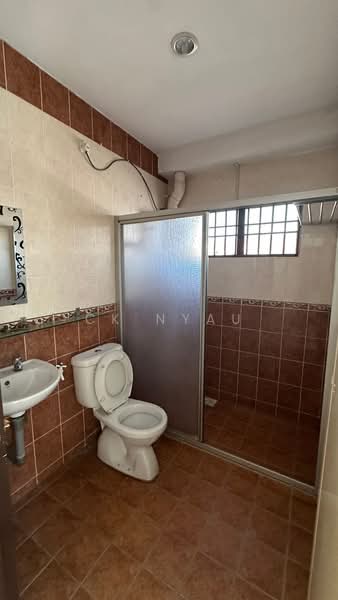 Ipoh tambun partial furnished 2 storey inter corner house for rent untuk Untuk Disewa - RM 1,300 /bulan, Apr 2026 - Bathroom - PropertyGuru.com.my