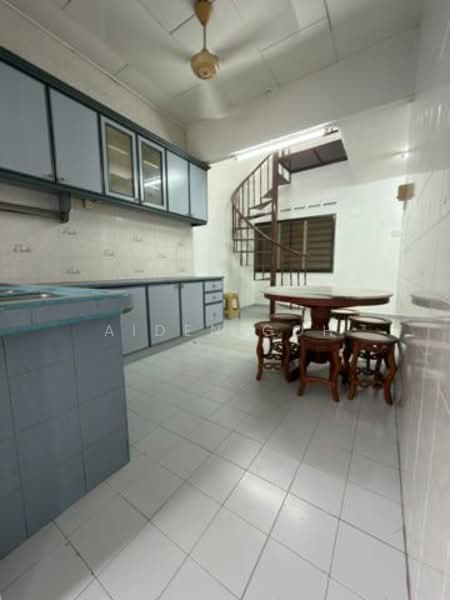 Johor Jaya Jalan Ros Merah 4/x Johor Bahru Single Storey Terrace untuk Untuk Disewa - RM 1,800 /bulan, Apr 2026 - Kitchen - PropertyGuru.com.my