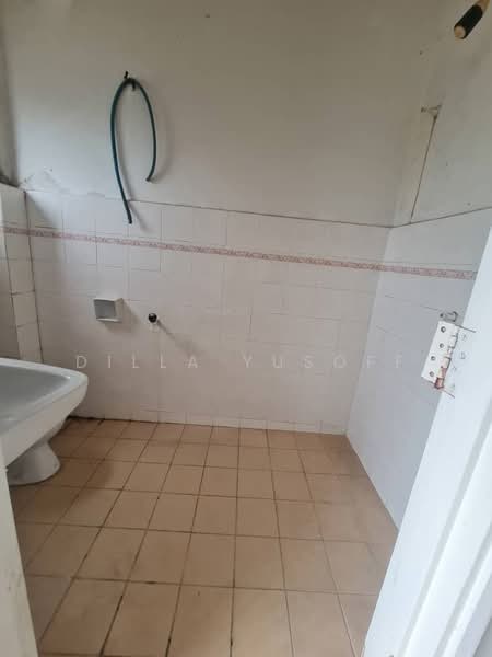 Terraced House for Sale in Taman Pinggiran Senawang (Sungai Gadut) - DILLA YUSOFF - Bathroom - PropertyGuru.com.my