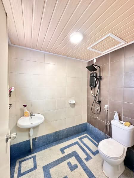 De Bayu Apartment untuk Untuk Dijual - RM 335,000, Apr 2026 - Bathroom - PropertyGuru.com.my