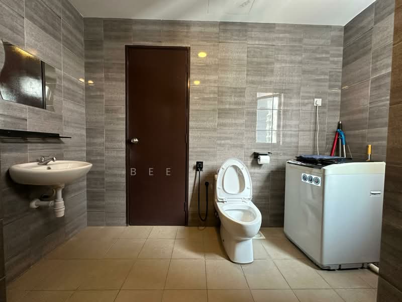 Service Residence for Sale at Symphony Tower (Menara Simfoni) - Bee Yoke - Bathroom - PropertyGuru.com.my