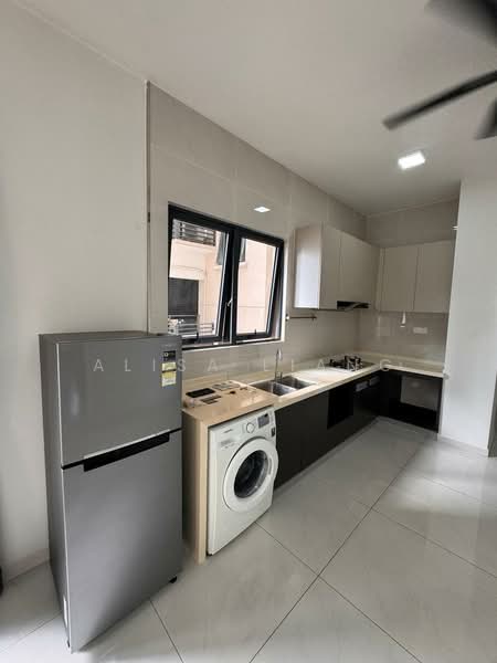 Condominium for Rent at Bay Point @ Country Garden Danga Bay - Alisa Liang - Kitchen - PropertyGuru.com.my