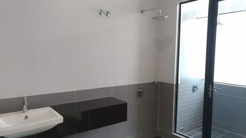 3-storey Terraced House for Rent in Puchong (Selangor) - Teh . - Bathroom - PropertyGuru.com.my