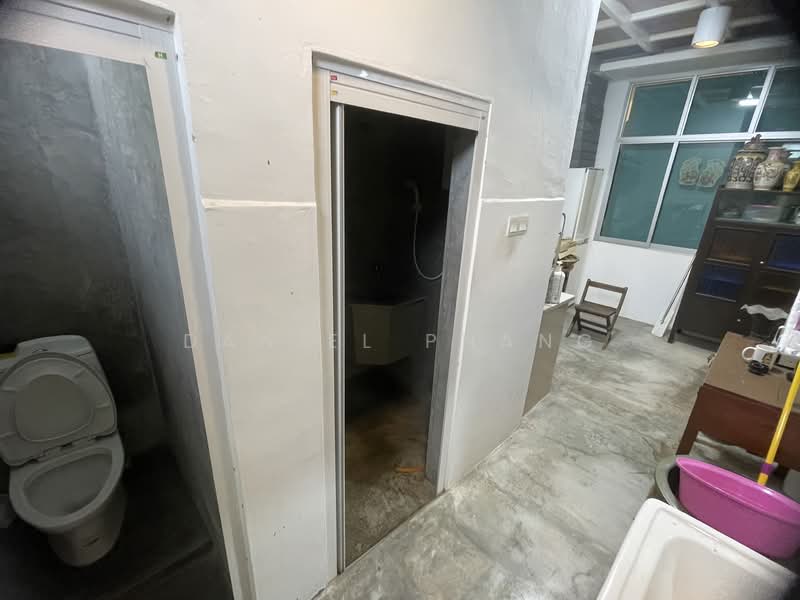 Jelutong van Praagh terrace house untuk Untuk Dijual - RM 1,100,000, Apr 2026 - Bathroom - PropertyGuru.com.my