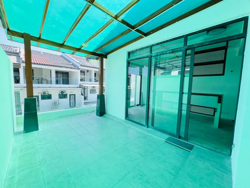 2.5-storey Terraced House for Sale in Rawang (Selangor) - Alice Low - Balcony - PropertyGuru.com.my