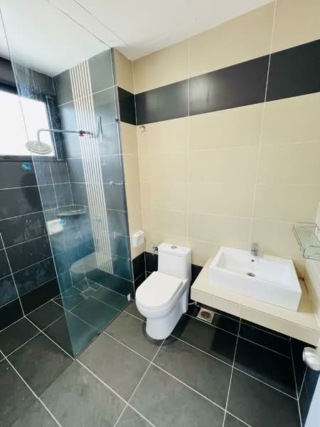 2.5-storey Terraced House for Sale in Rawang (Selangor) - Alice Low - Bathroom - PropertyGuru.com.my