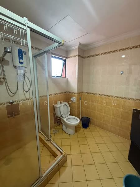 Condominium for Rent at Marina Court Resort Condominium - shirley Chow - Bathroom - PropertyGuru.com.my