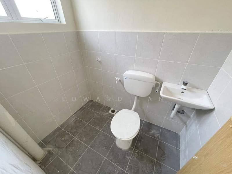 Apartment for Sale at Taman Kulai - Edward Tan - Bathroom - PropertyGuru.com.my