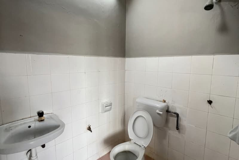 2-storey Terraced House for Sale in Seri Kembangan (Selangor) - Ryan Tee - Bathroom - PropertyGuru.com.my