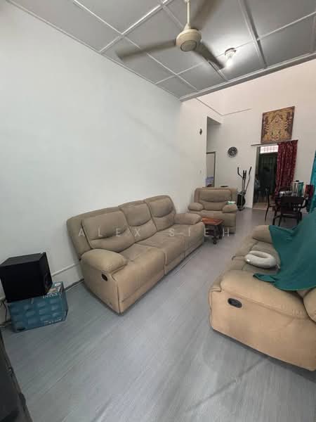 1-storey Terraced House for Sale in Taman Setia Indah (Tebrau) - Alex Sieh - Living Room - PropertyGuru.com.my