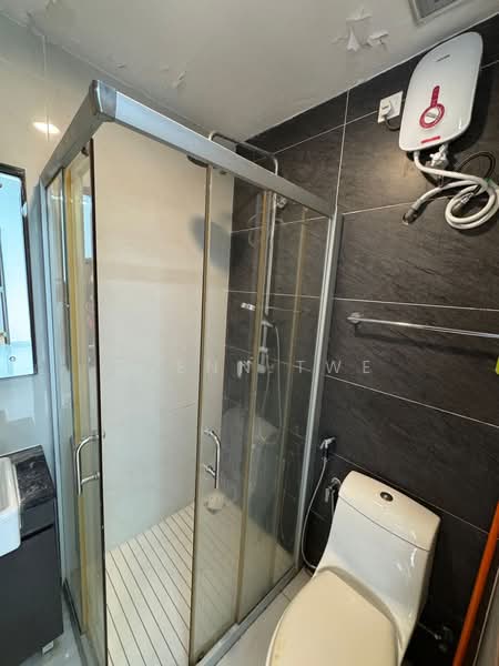 Condominium for Rent at Bay Laurel @ Country Garden Danga Bay - Glenn Twe - Bathroom - PropertyGuru.com.my