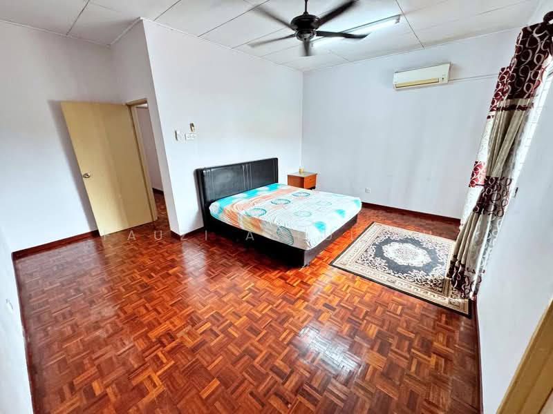 Rumah Teres untuk Dijual di Bandar Bukit Mahkota (Bangi) - Fauzi Abdullah - Bedroom - PropertyGuru.com.my