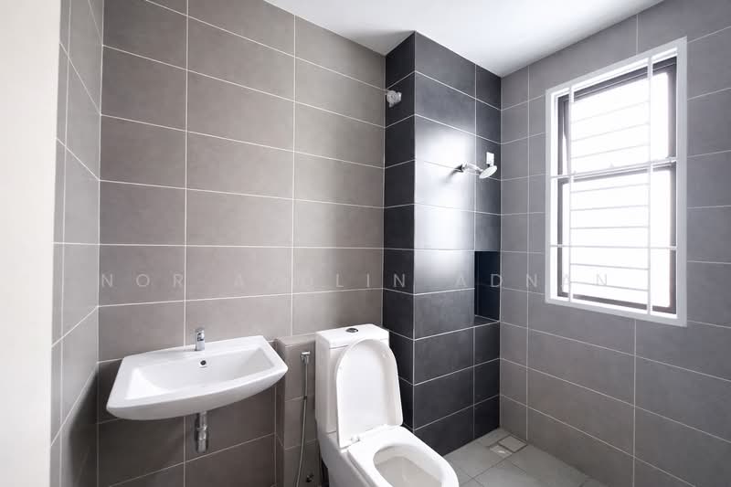 Rumah Teres 2 Tingkat untuk Dijual di Alam Sari (Bangi) - Nor Azdlin Adnan - Bathroom - PropertyGuru.com.my