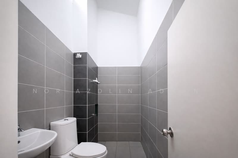 Rumah Teres 2 Tingkat untuk Dijual di Alam Sari (Bangi) - Nor Azdlin Adnan - Bathroom - PropertyGuru.com.my