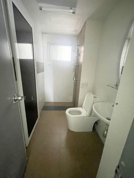 Tiara ParkHomes untuk Untuk Disewa - RM 1,100 /bulan, Apr 2026 - Bathroom - PropertyGuru.com.my