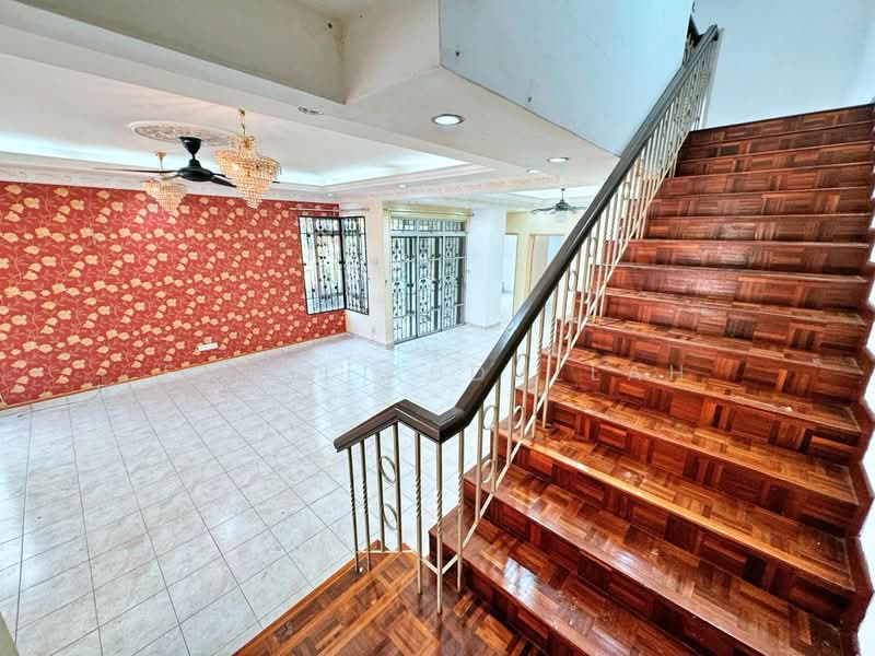 Semi-Detached House for Sale in Bandar Seri Putra (Bangi) - Fauzi Abdullah - Living Room - PropertyGuru.com.my