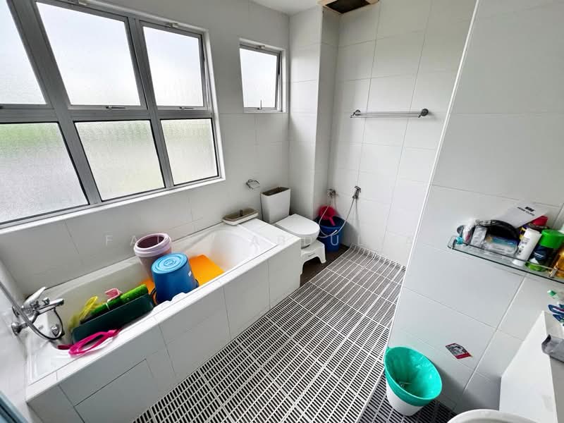 Semi-Detached House for Sale in Saujana Villa (Kajang) - Fauzi Abdullah - Bathroom - PropertyGuru.com.my