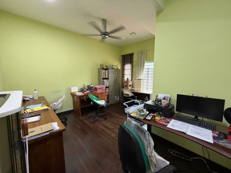 Rumah Teres untuk Dijual di Batu Caves (Selangor) - Kelven Tan - Study - PropertyGuru.com.my