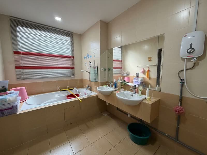Rumah Teres untuk Dijual di Batu Caves (Selangor) - Kelven Tan - Bathroom - PropertyGuru.com.my