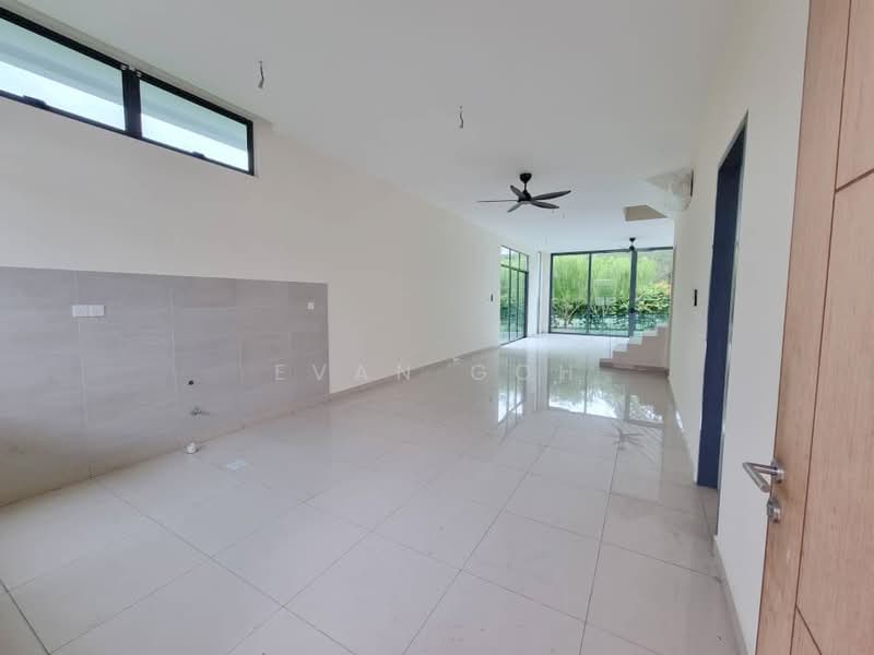 3-storey Terraced House for Sale in Bandar Nusaputra (Puchong) - Evan Goh - Living Room - PropertyGuru.com.my