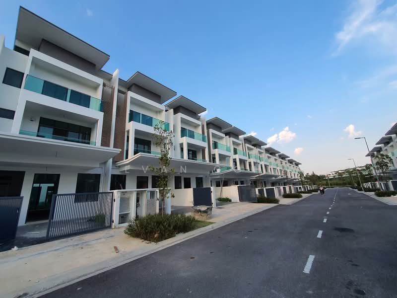 3-storey Terraced House for Sale in Bandar Nusaputra (Puchong) - Evan Goh - Exterior - PropertyGuru.com.my
