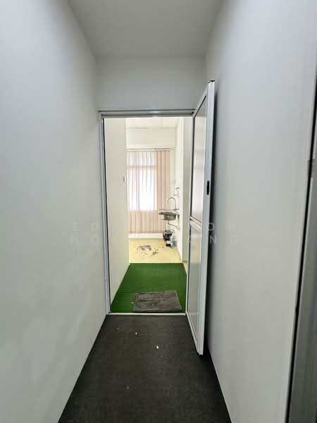 Office for Rent in Taman Bukit Piatu Mutiara (Bukit Baru) - Edwin Koh Hock Yong - Corridor - PropertyGuru.com.my