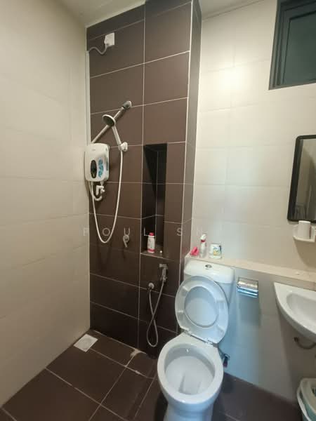 Service Residence for Sale at 8Scape Residence @ Sutera - Poul Sng - Bathroom - PropertyGuru.com.my