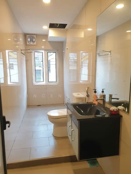 2.5-storey Terraced House for Sale in Seri Kembangan (Selangor) - Vincent Yeoh - Bathroom - PropertyGuru.com.my