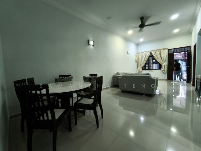 Rumah Teres 1 Tingkat untuk Disewa di Taman Pelangi (Johor Bahru) - Samantha Teng - Living Room - PropertyGuru.com.my