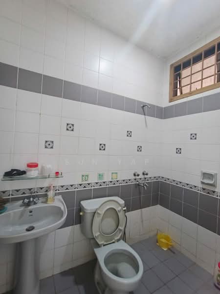 2-storey Terraced House for Rent in Taman Suria (Johor Bahru) - Sun Yap - Bathroom - PropertyGuru.com.my