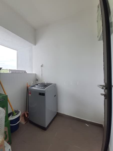 Condominium for Sale at The WaterEdge (Pinggiran Air) - Zoey Lee - Balcony - PropertyGuru.com.my